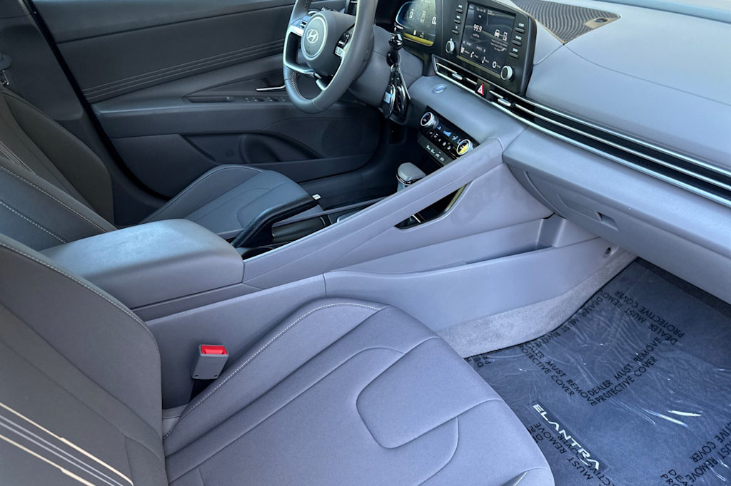 Thumbnail: 2025 Hyundai Elantra - 10