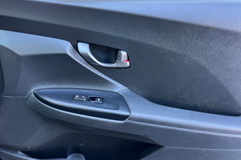 Thumbnail: 2019 Hyundai Veloster - 22