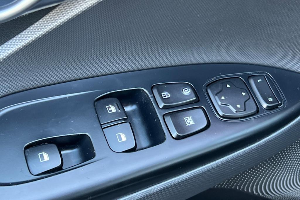 Thumbnail: 2019 Hyundai Veloster - 21