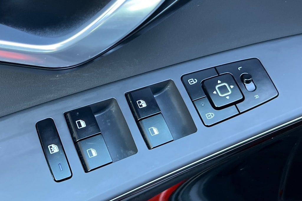 Thumbnail: 2023 Kia Niro - 22