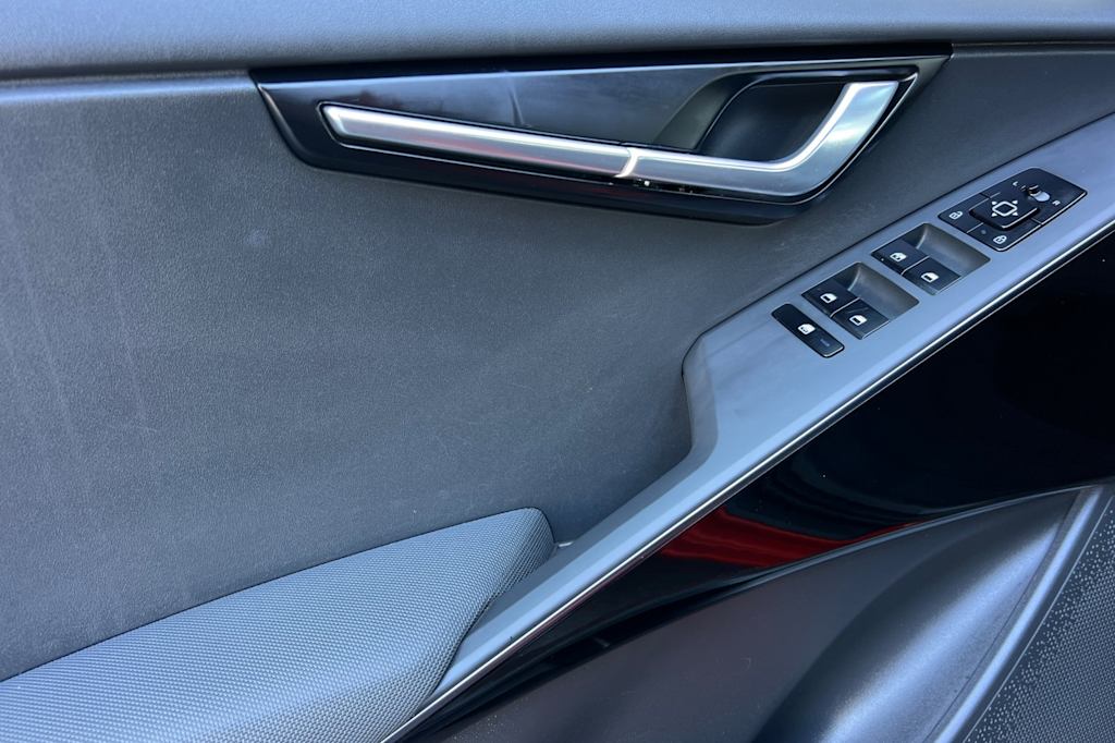 Thumbnail: 2023 Kia Niro - 21