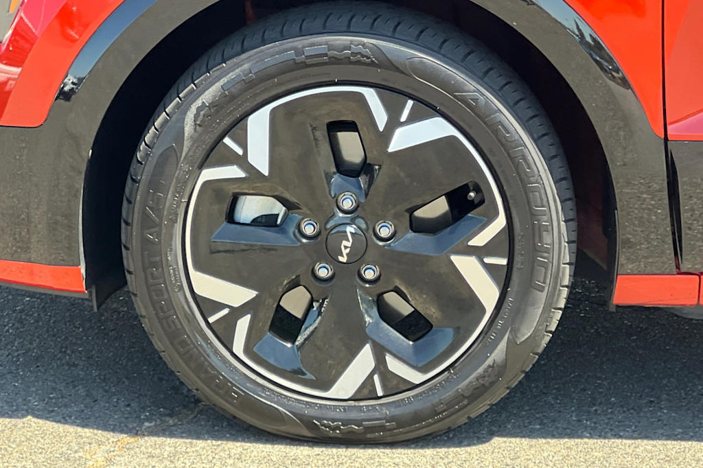 Thumbnail: 2023 Kia Niro - 8