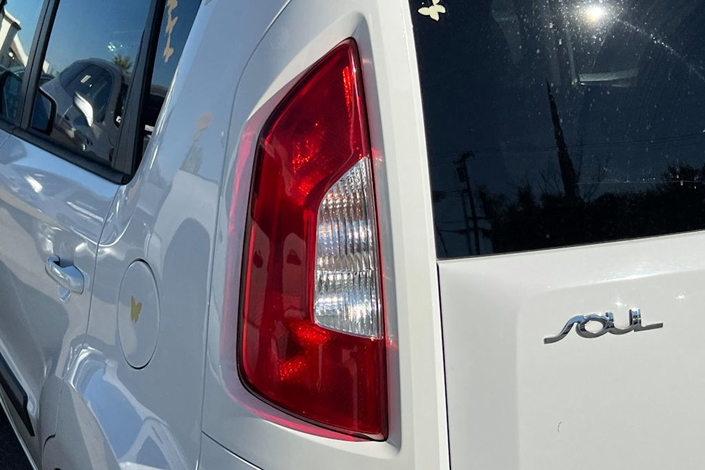 Thumbnail: 2013 Kia Soul - 21
