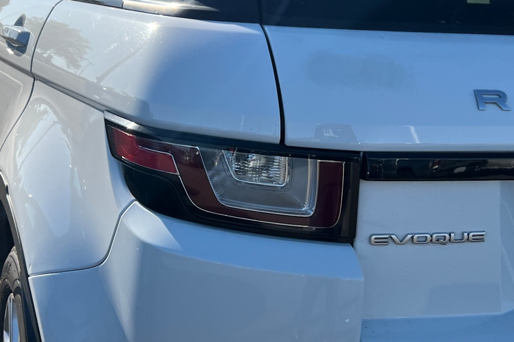 Thumbnail: 2017 Land Rover Range Rover Evoque - 22