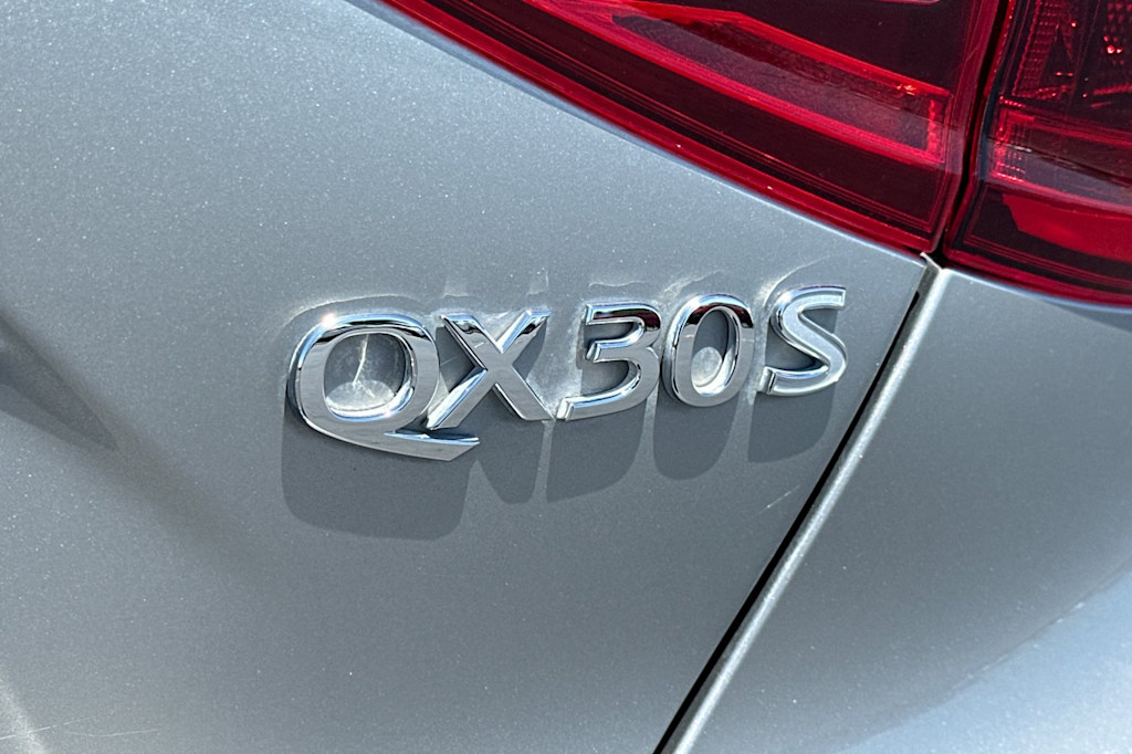 Thumbnail: 2017 INFINITI QX30 - 6