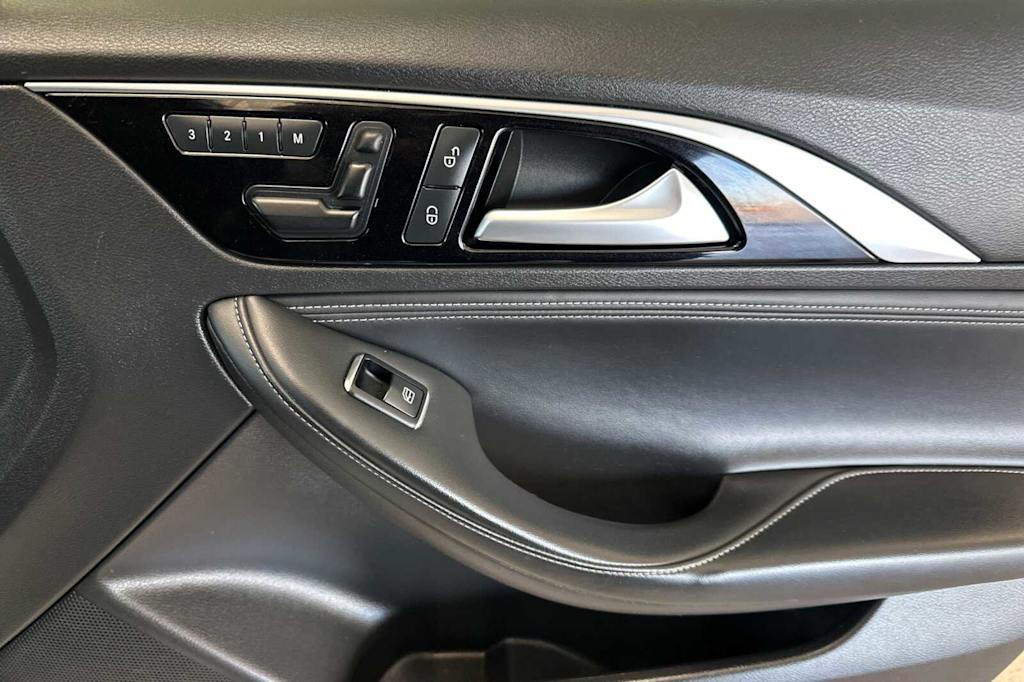 Thumbnail: 2017 INFINITI QX30 - 22