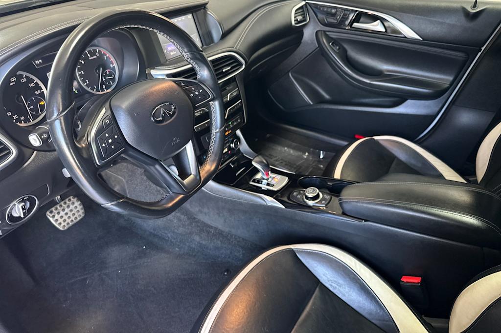 Thumbnail: 2017 INFINITI QX30 - 8