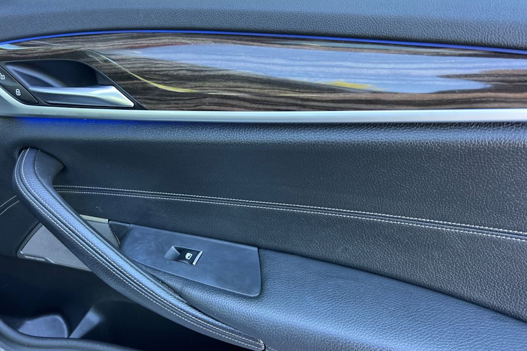 Thumbnail: 2020 BMW 5 Series - 23