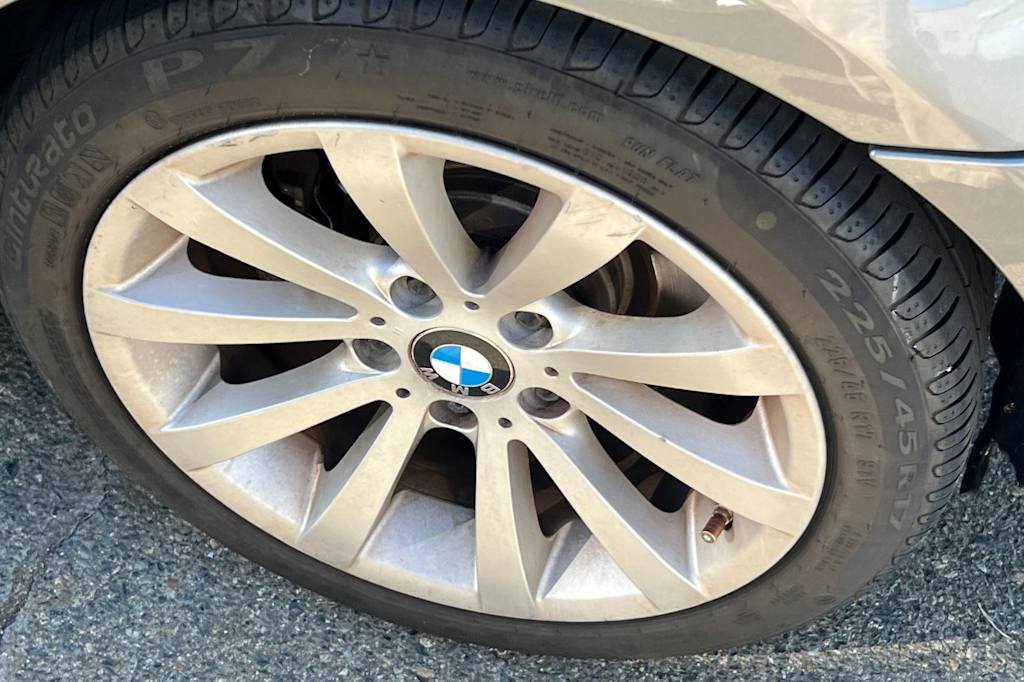 Thumbnail: 2011 BMW 3 Series - 23