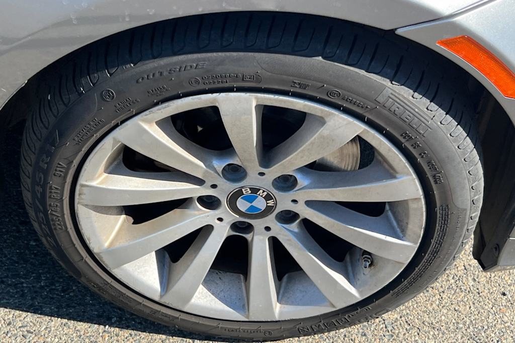 Thumbnail: 2011 BMW 3 Series - 16