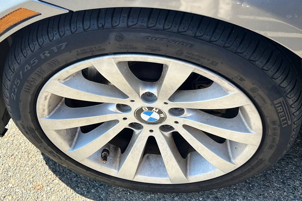 Thumbnail: 2011 BMW 3 Series - 6