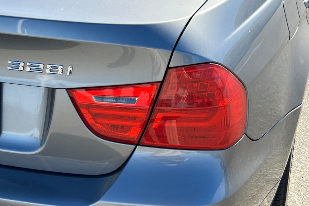 Thumbnail: 2011 BMW 3 Series - 19