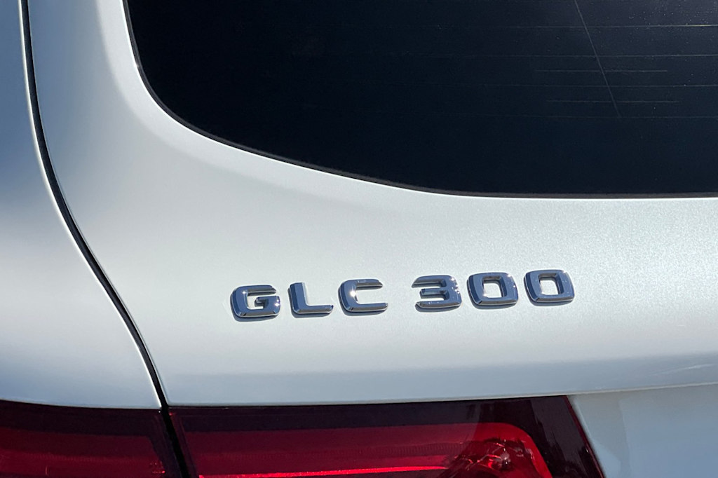 Thumbnail: 2016 Mercedes-Benz GLC - 35