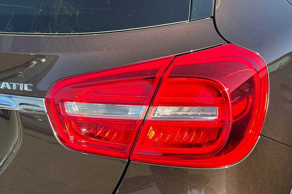 Thumbnail: 2015 Mercedes-Benz GLA - 18