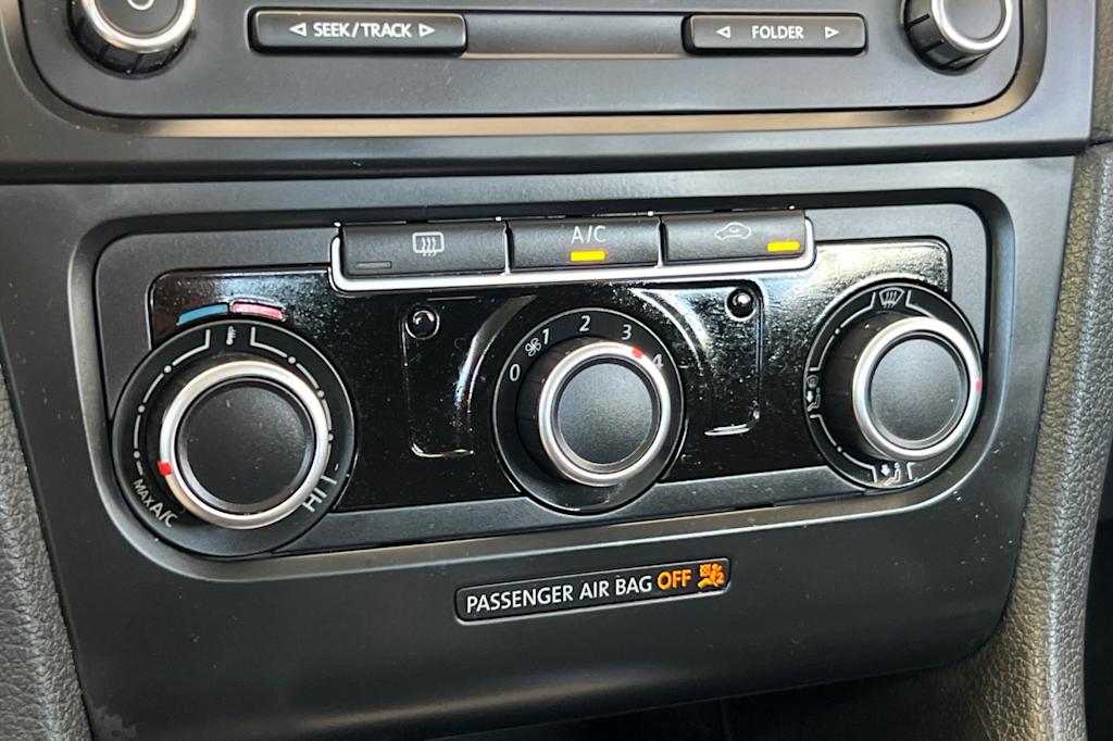 Thumbnail: 2013 Volkswagen Golf - 25