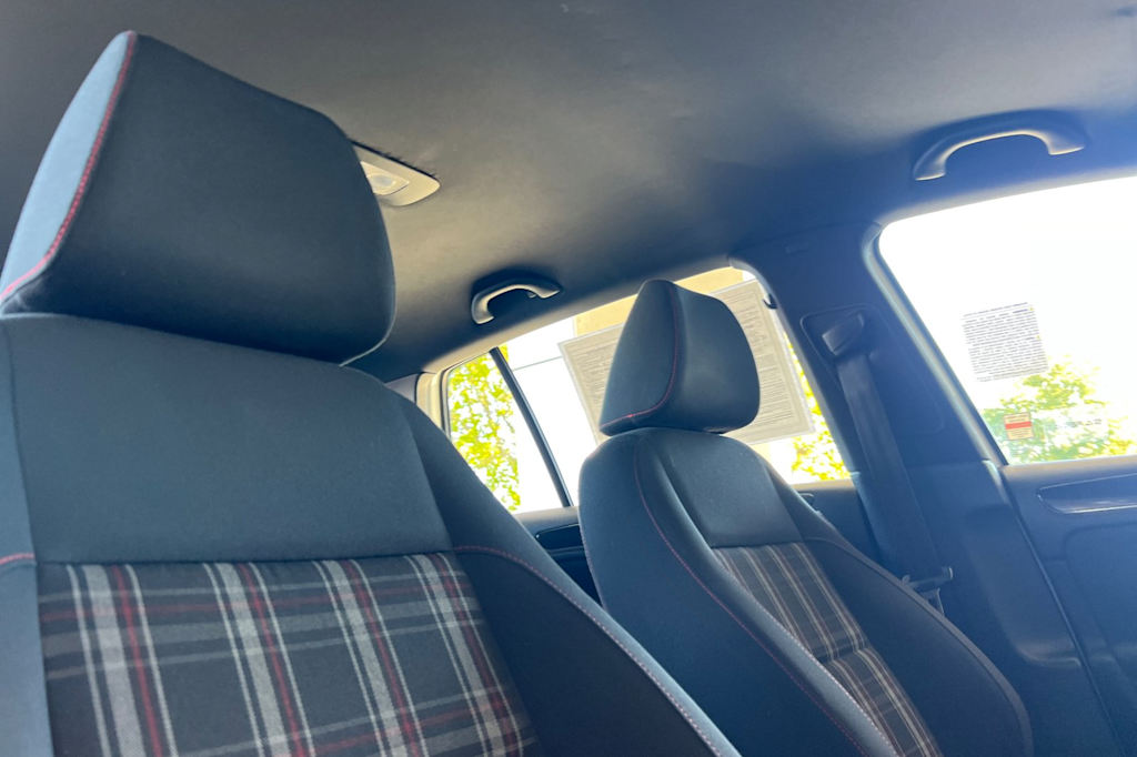 Thumbnail: 2012 Volkswagen Golf - 23