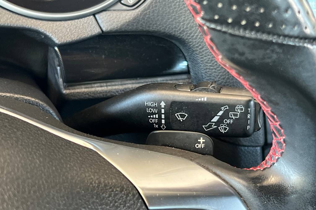 Thumbnail: 2012 Volkswagen Golf - 28