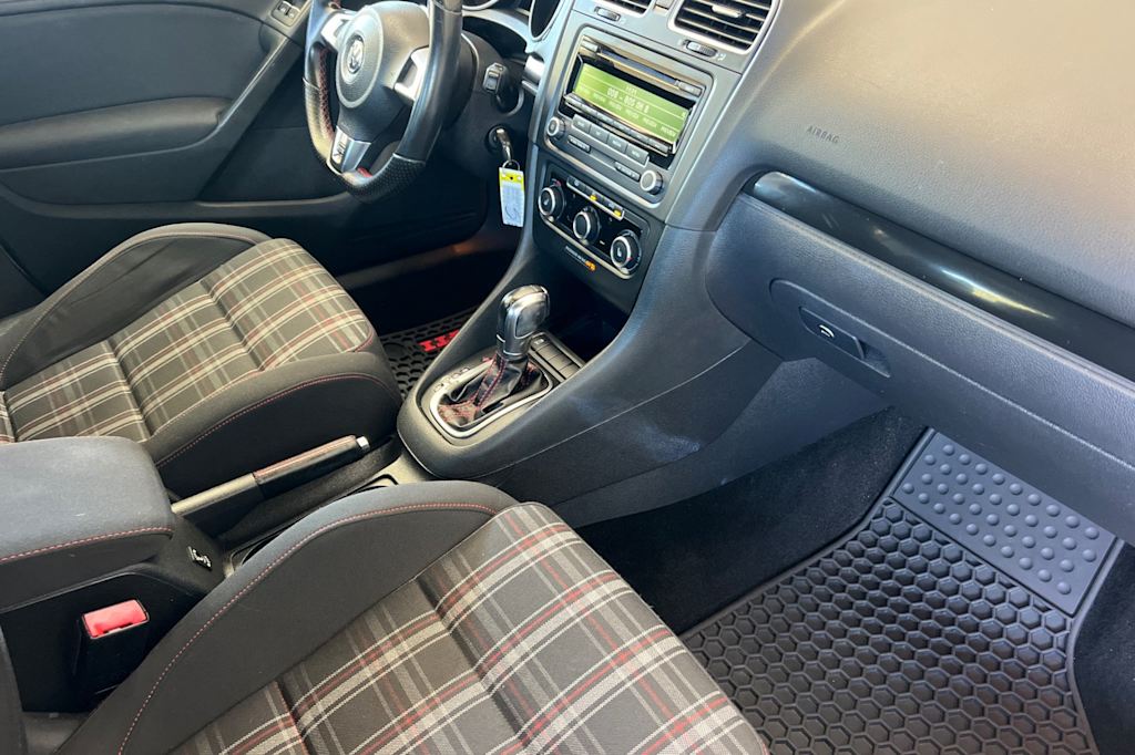 Thumbnail: 2012 Volkswagen Golf - 11