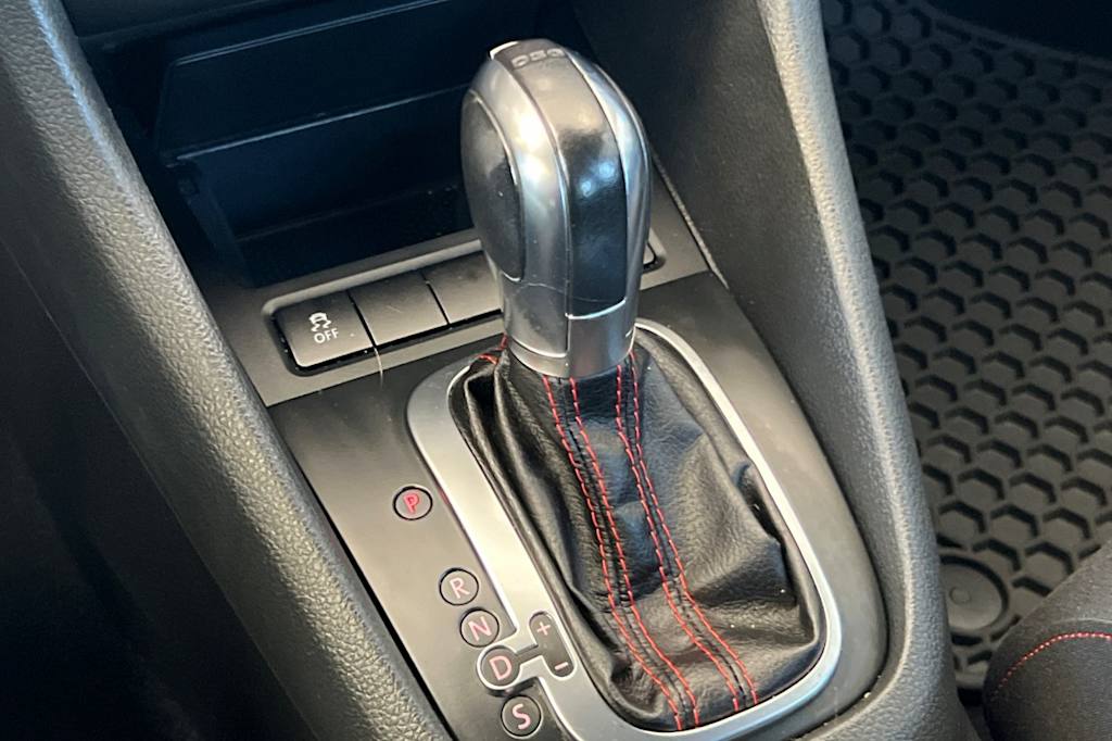 Thumbnail: 2012 Volkswagen Golf - 13