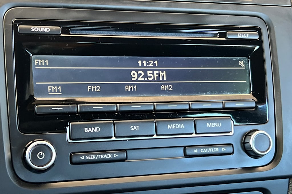 Thumbnail: 2012 Volkswagen Golf - 12