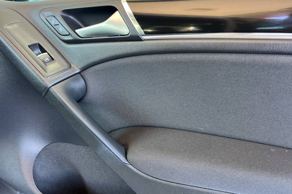 Thumbnail: 2012 Volkswagen Golf - 24