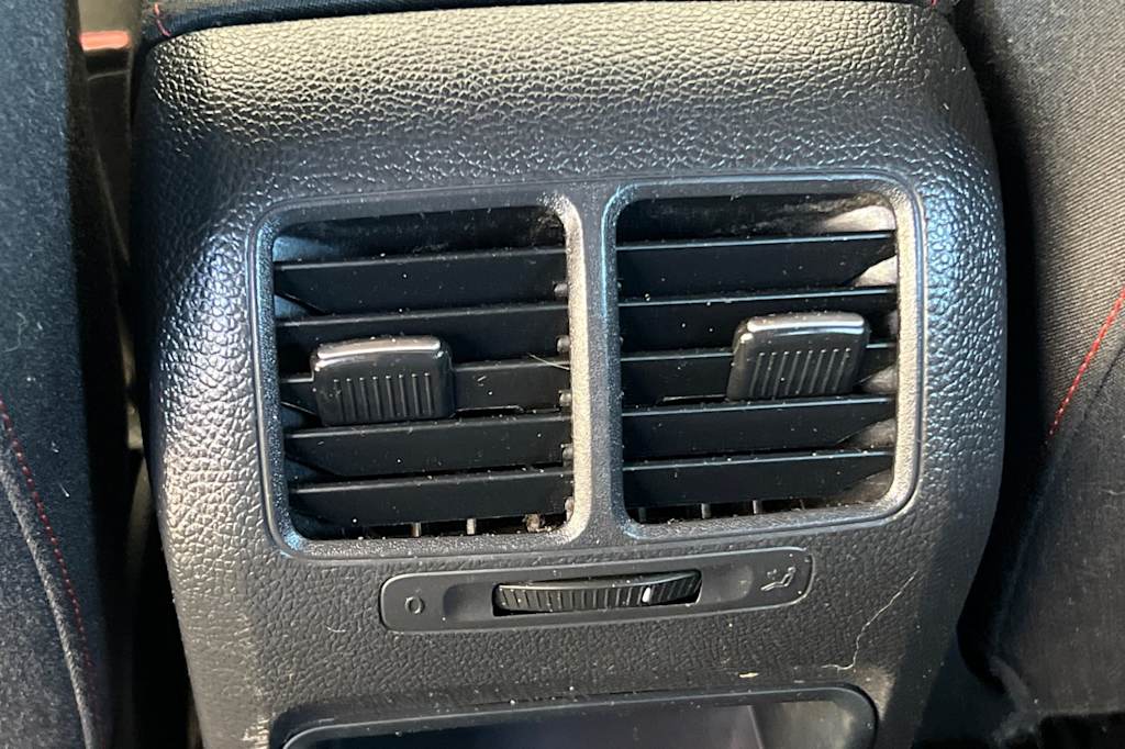 Thumbnail: 2012 Volkswagen Golf - 22