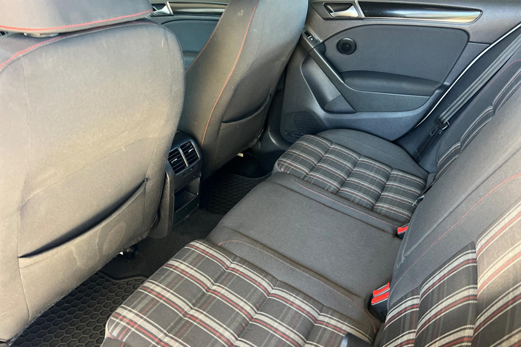 Thumbnail: 2012 Volkswagen Golf - 9