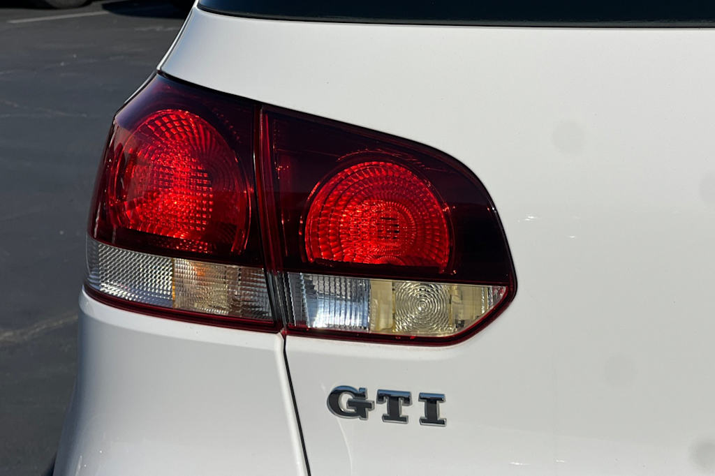 Thumbnail: 2012 Volkswagen Golf - 30