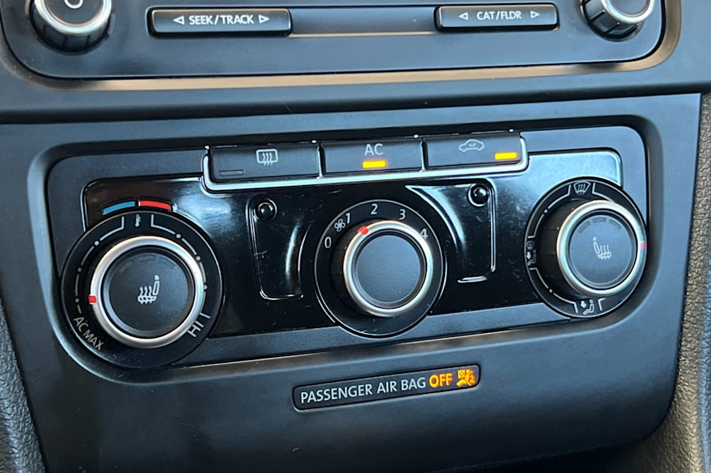 Thumbnail: 2012 Volkswagen Golf - 25