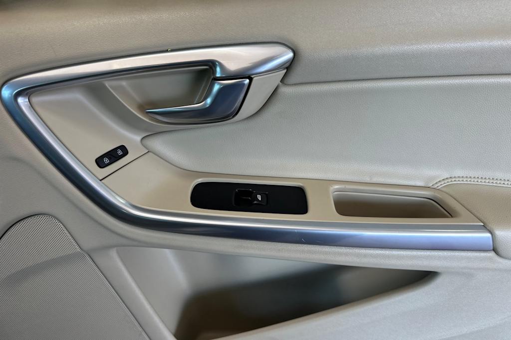 Thumbnail: 2015 Volvo S60 - 24