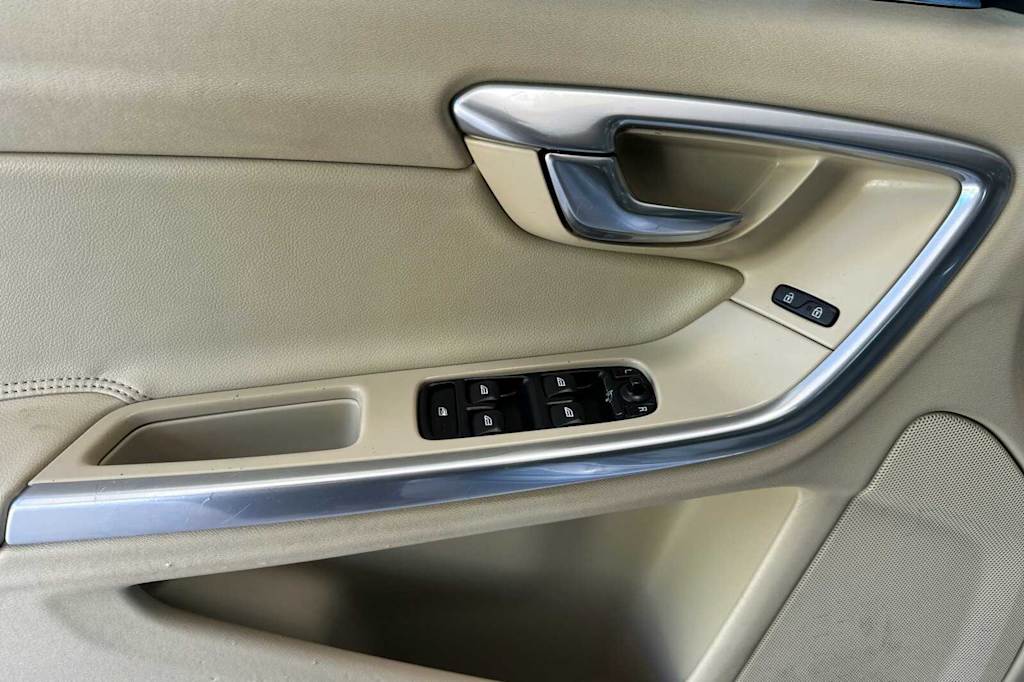 Thumbnail: 2015 Volvo S60 - 20