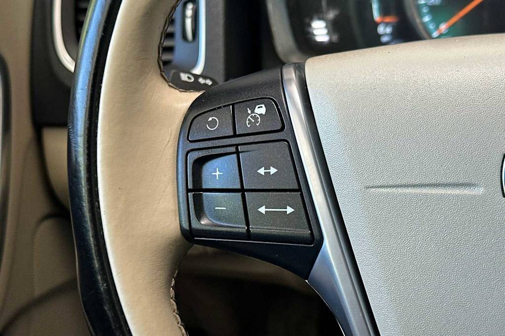 Thumbnail: 2015 Volvo S60 - 29