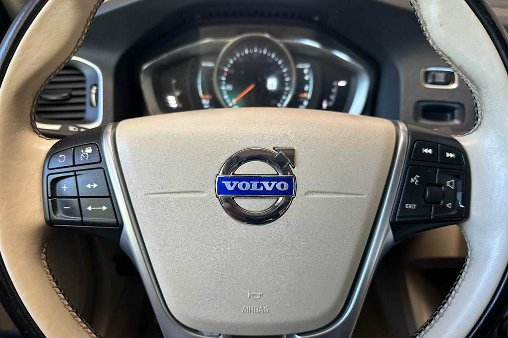 Thumbnail: 2015 Volvo S60 - 28