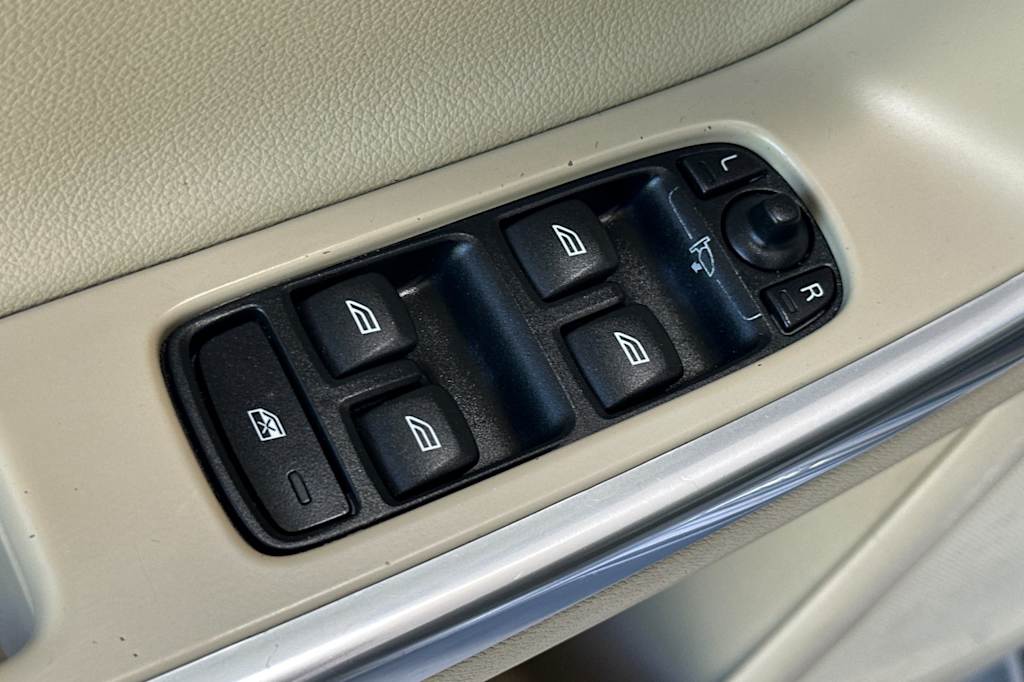 Thumbnail: 2015 Volvo S60 - 21