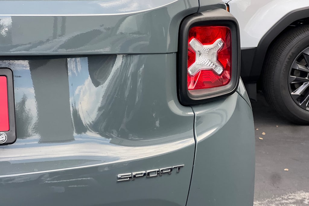 Thumbnail: 2017 Jeep Renegade - 30