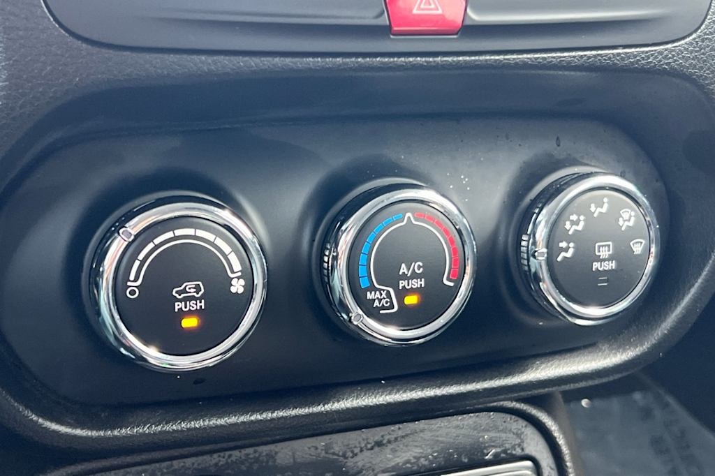 Thumbnail: 2017 Jeep Renegade - 24