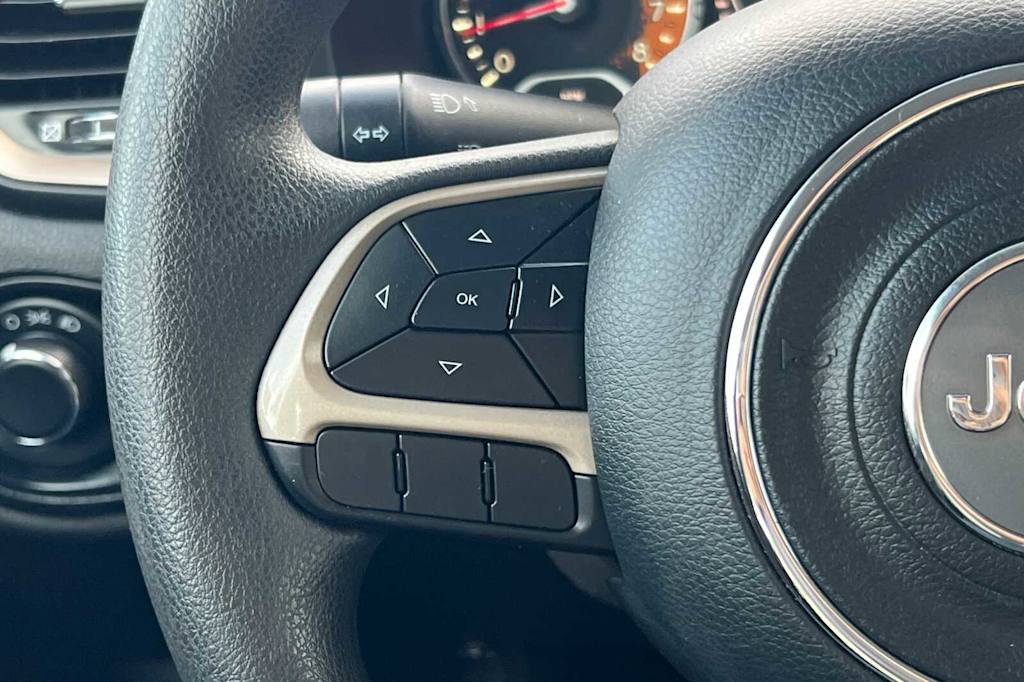 Thumbnail: 2017 Jeep Renegade - 27