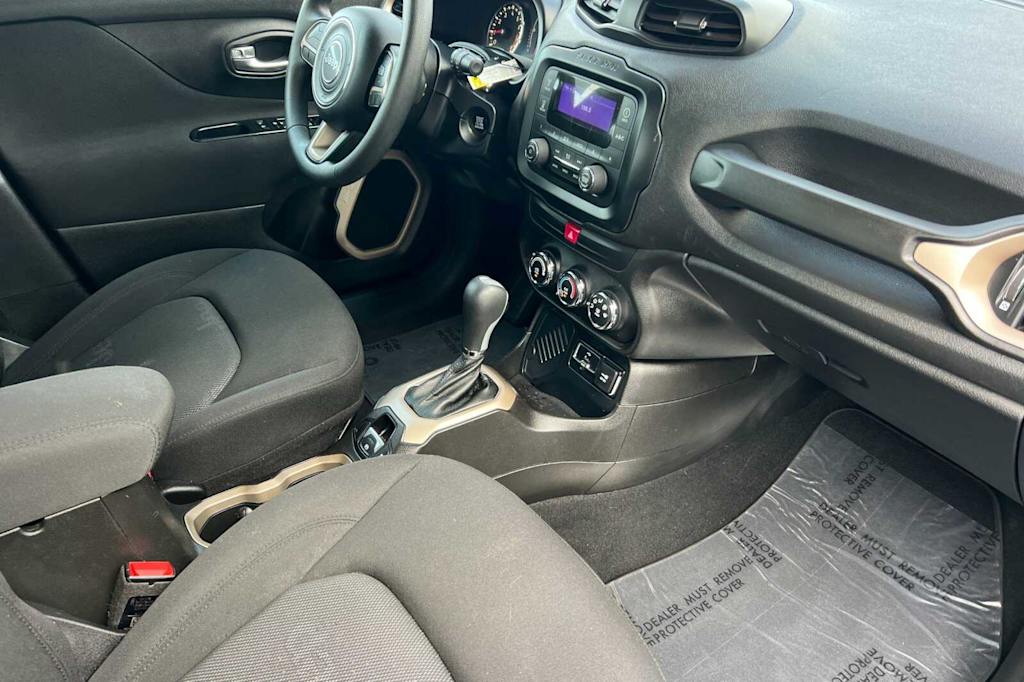 Thumbnail: 2017 Jeep Renegade - 11