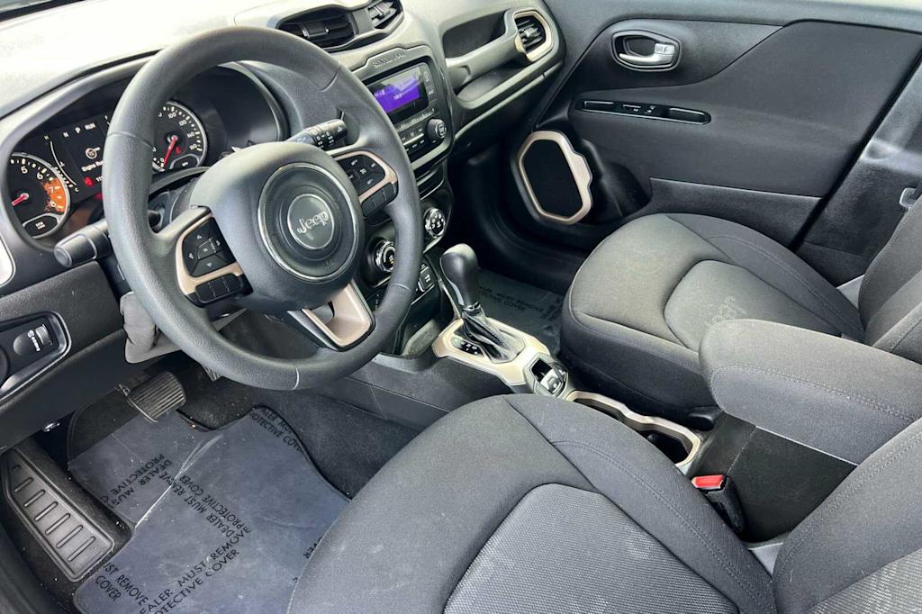 Thumbnail: 2017 Jeep Renegade - 8