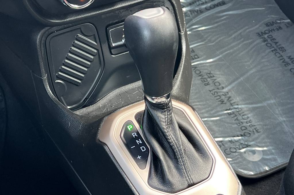 Thumbnail: 2017 Jeep Renegade - 13