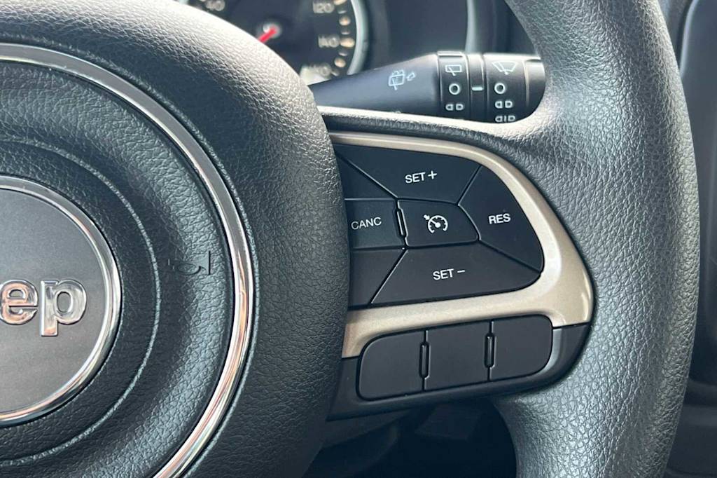 Thumbnail: 2017 Jeep Renegade - 28