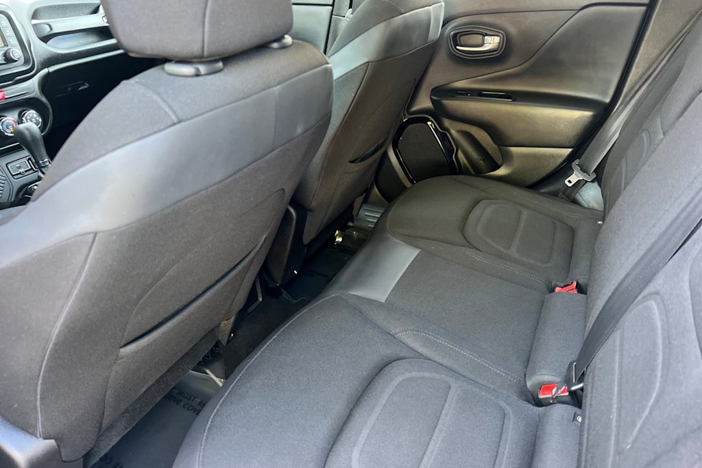 Thumbnail: 2017 Jeep Renegade - 11