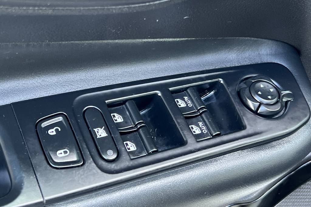 Thumbnail: 2017 Jeep Renegade - 22