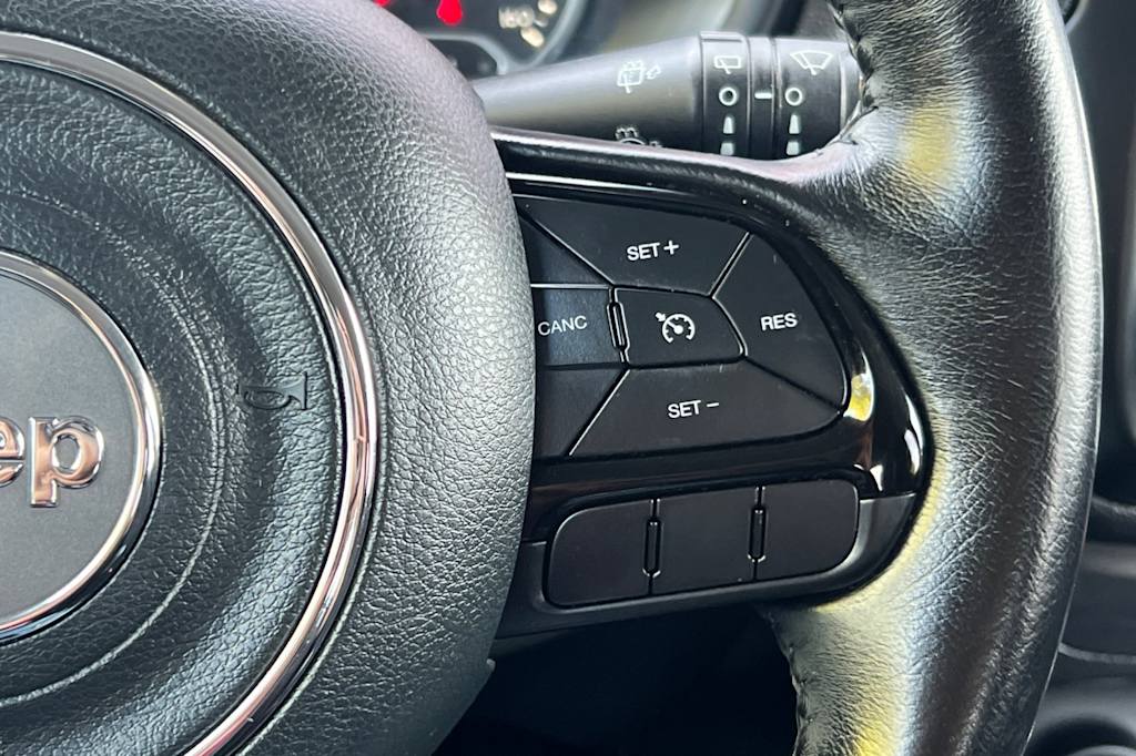 Thumbnail: 2017 Jeep Renegade - 29