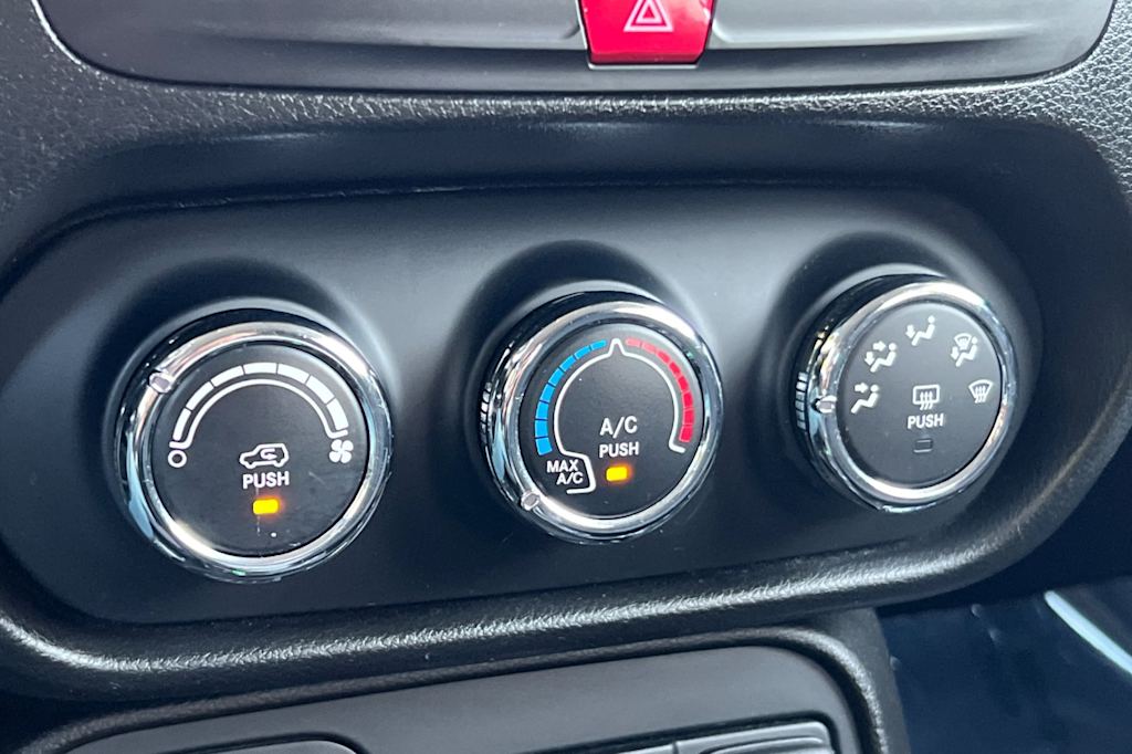 Thumbnail: 2017 Jeep Renegade - 25