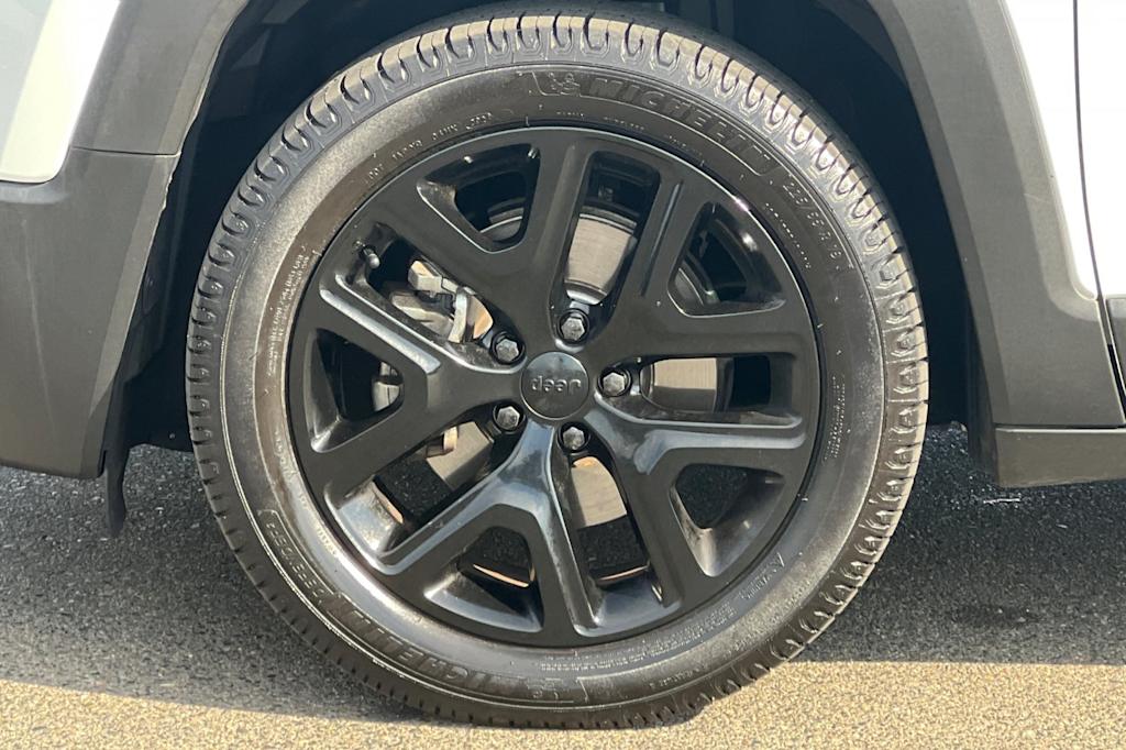 Thumbnail: 2017 Jeep Renegade - 8