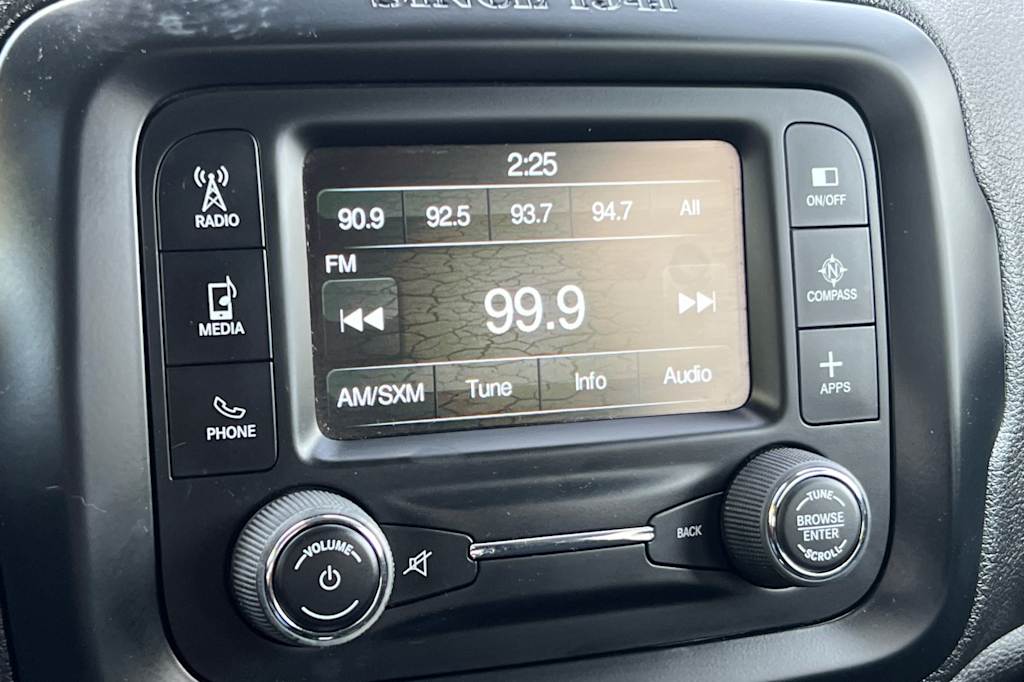 Thumbnail: 2017 Jeep Renegade - 14