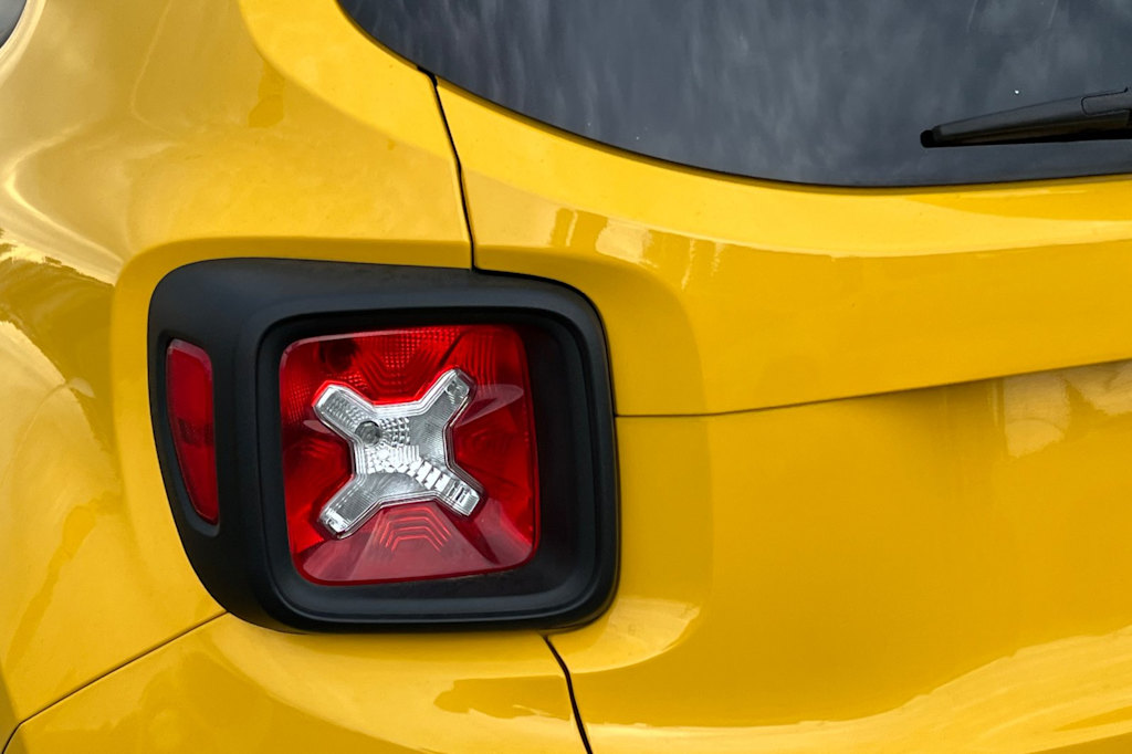 Thumbnail: 2018 Jeep Renegade - 15