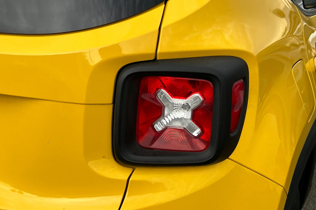 Thumbnail: 2018 Jeep Renegade - 17