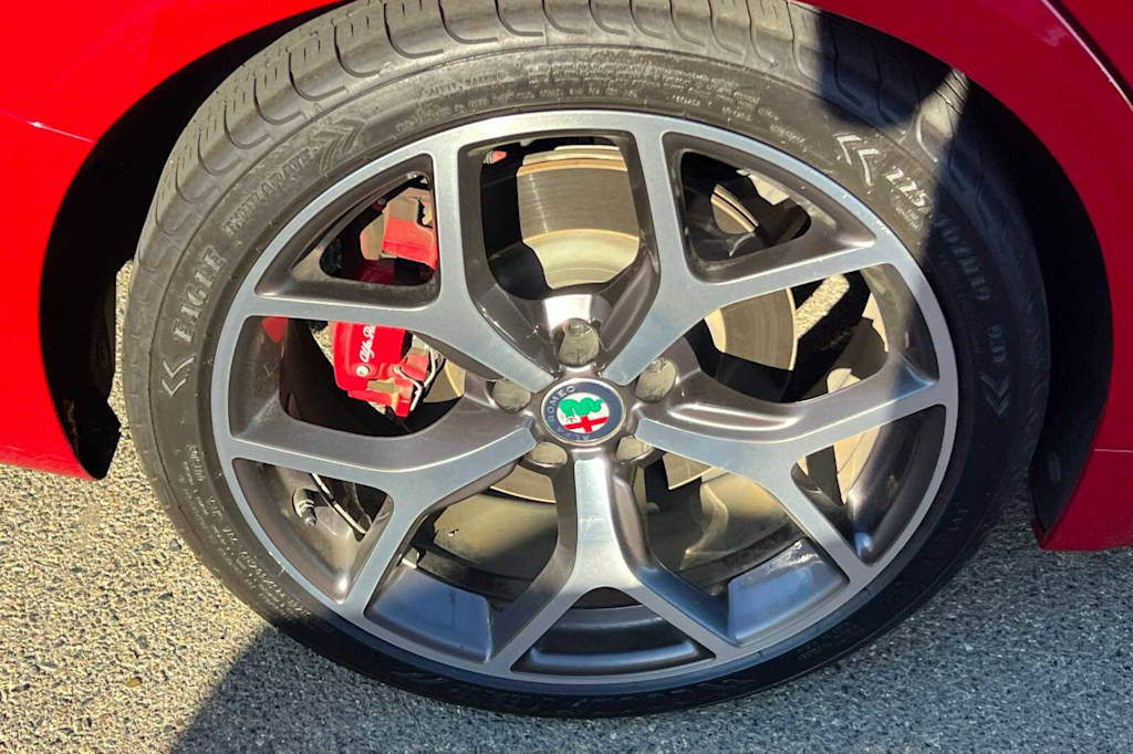 Thumbnail: 2019 Alfa Romeo Giulia - 13